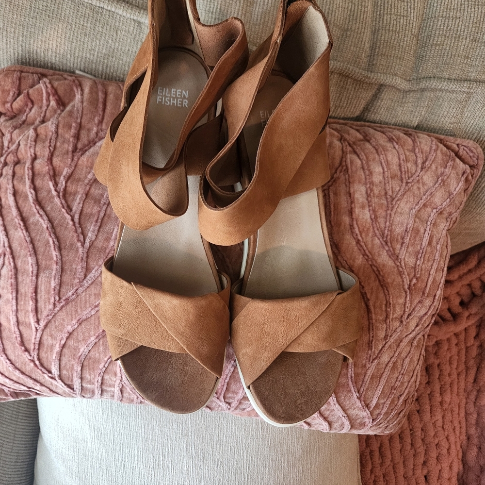 Eileen Fisher Women's Tan Sandals - Picture 3 of 10